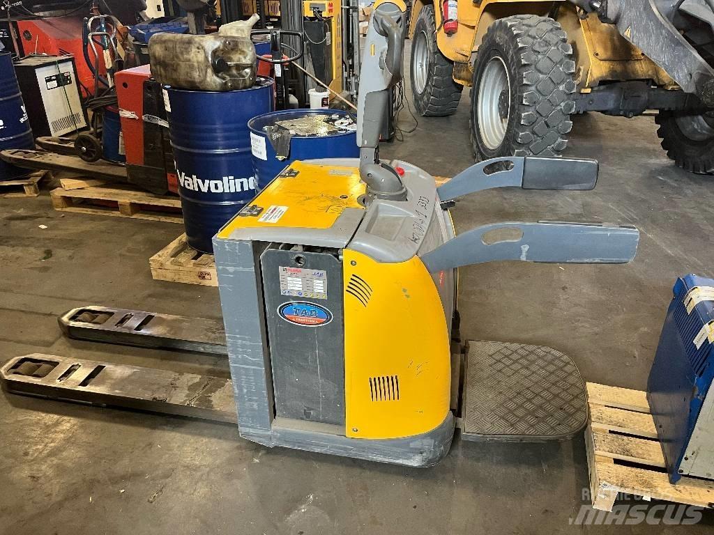 Atlet PLP89044/05 Lavansiirtotrukit ajotasolla