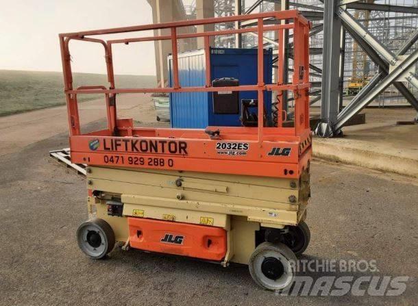 JLG 2032 ES Saksilavat