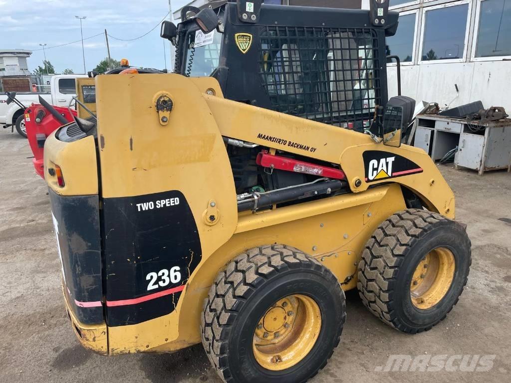 CAT 236 Liukuohjatut kuormaajat