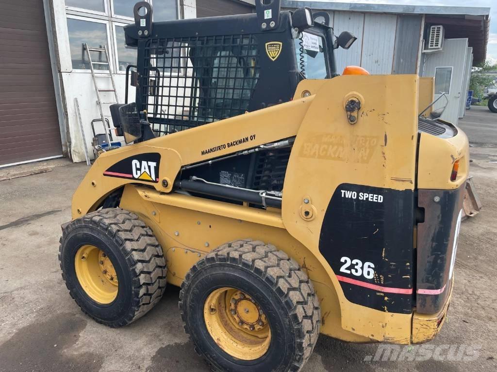 CAT 236 Liukuohjatut kuormaajat