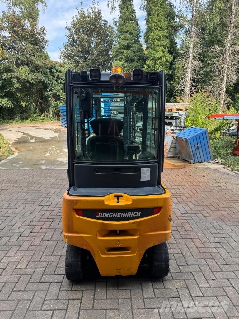 Jungheinrich EFG320 Sähkötrukit