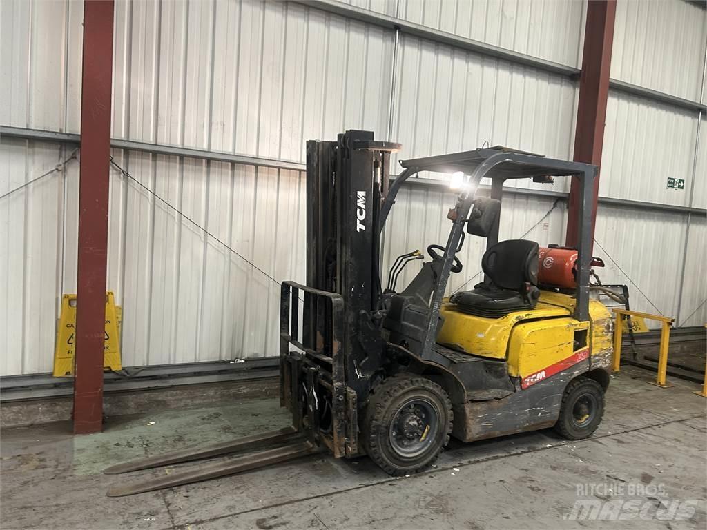 TCM FG25T3 Nestekaasutrukit