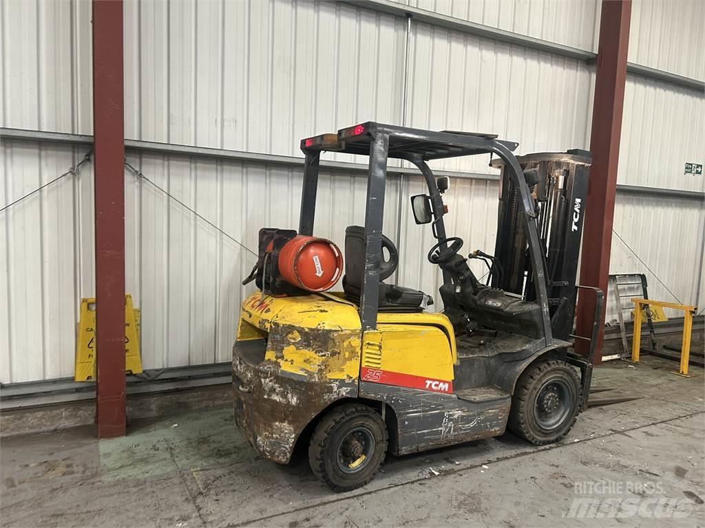 TCM FG25T3 Nestekaasutrukit