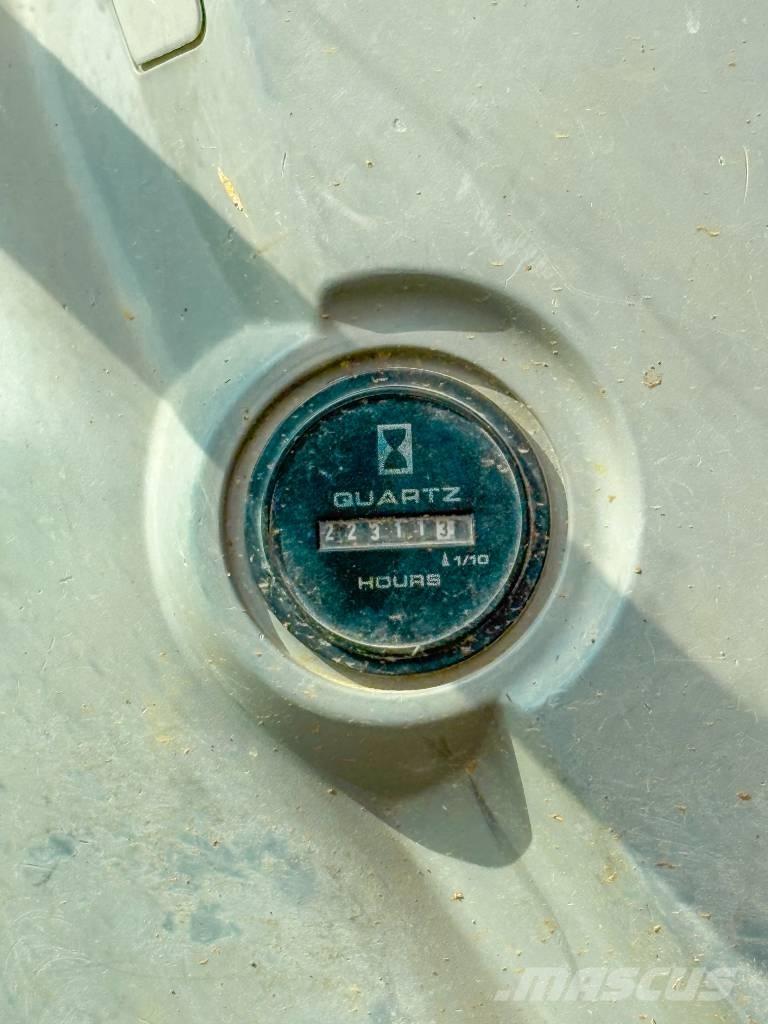 New Holland E 245 B Telakaivukoneet