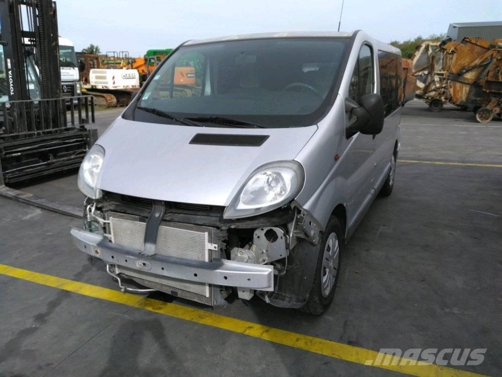 Opel Vivaro 1 Minibussit
