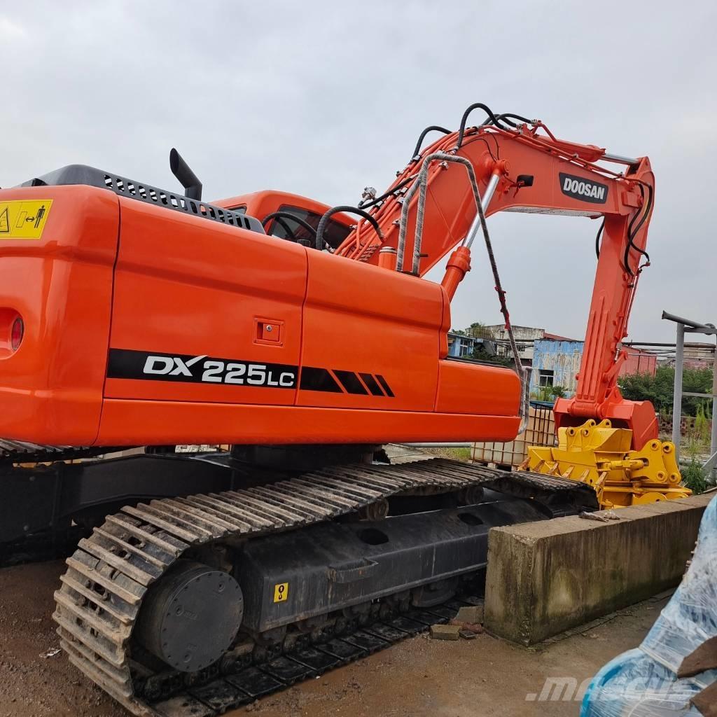 Doosan DX 225 Telakaivukoneet