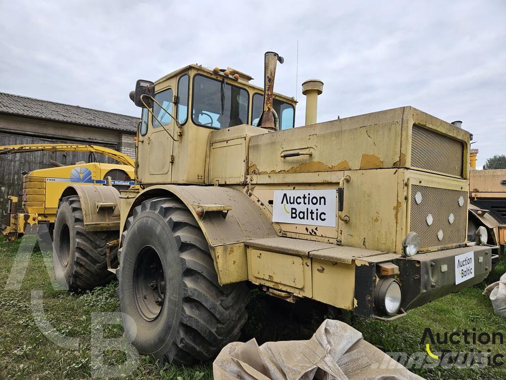  Kirovec K-701 Traktorit