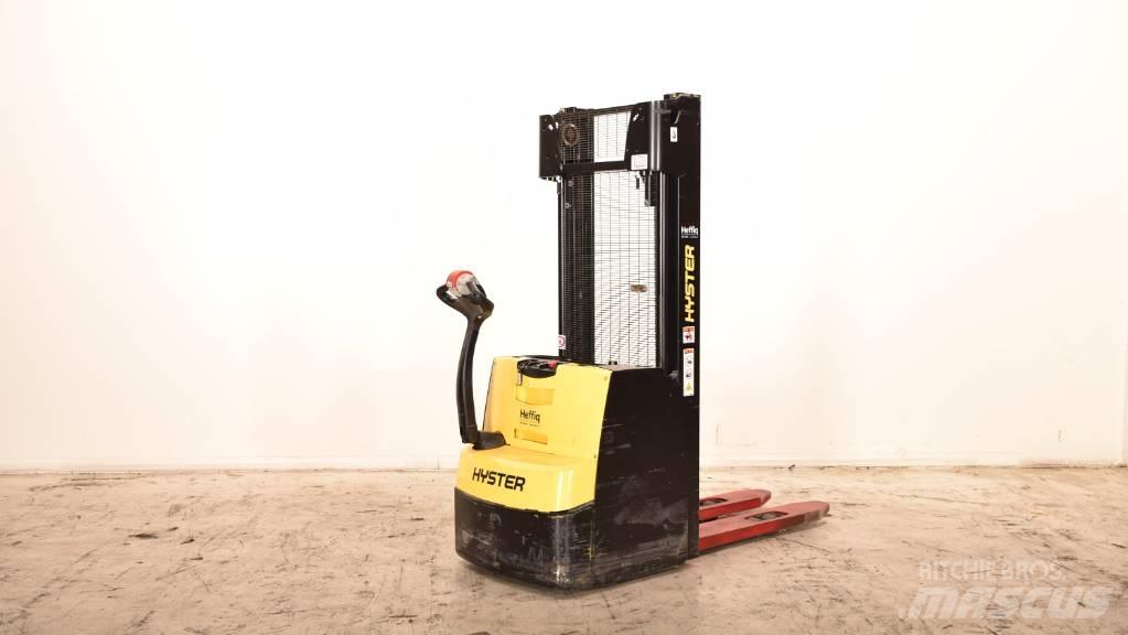 Hyster S 1.6 Käyden ajettavat pinoamistrukit