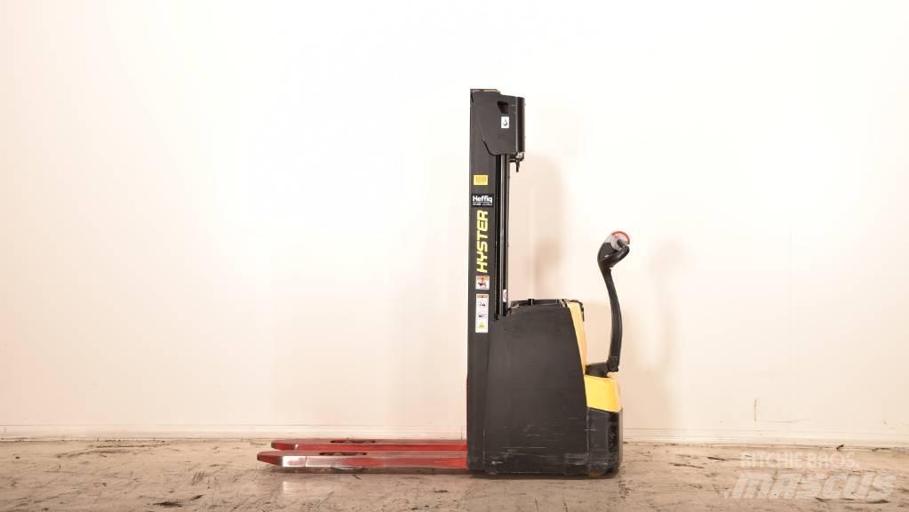 Hyster S 1.6 Käyden ajettavat pinoamistrukit
