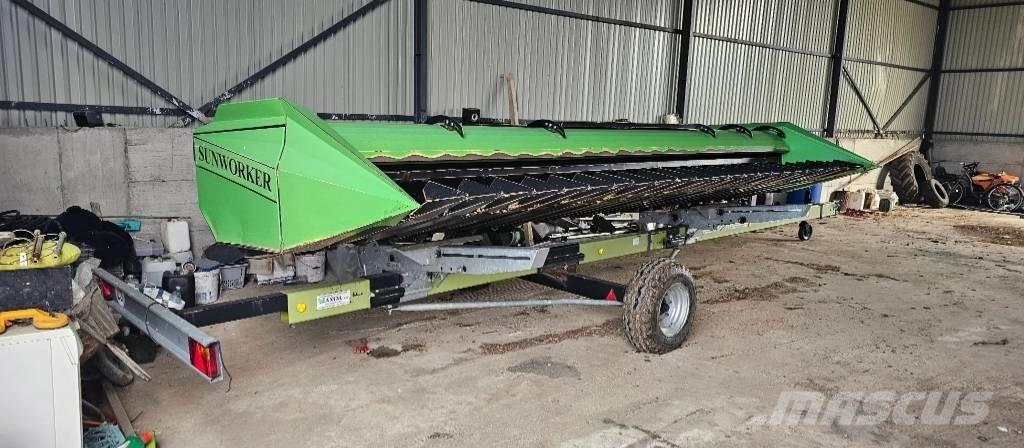 CLAAS Tucano 440 Leikkuupuimurit