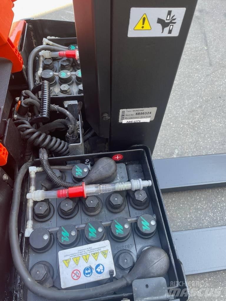 BT SWE080L Käyden ajettavat pinoamistrukit