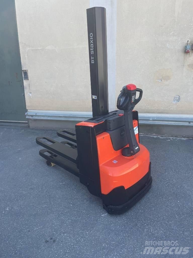 BT SWE080L Käyden ajettavat pinoamistrukit