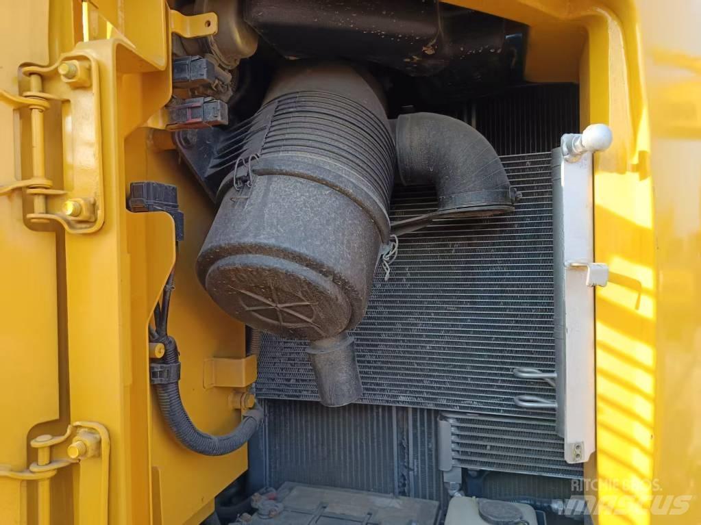 Komatsu PC138 Midikaivukoneet 7t - 12t