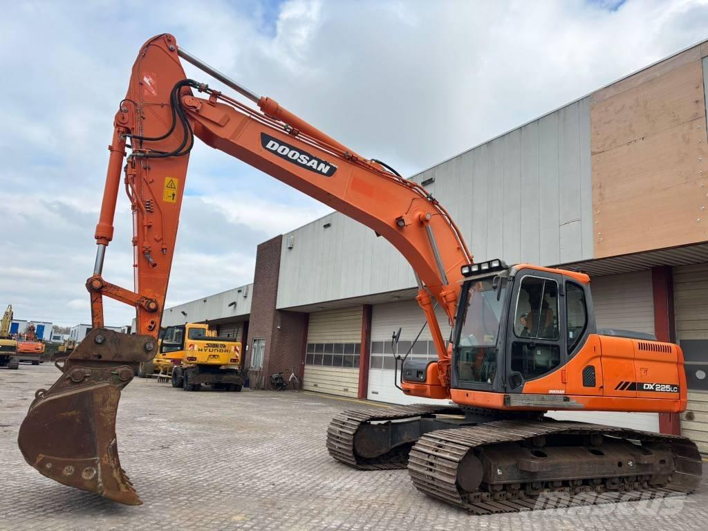 Doosan DX 225 LC Telakaivukoneet