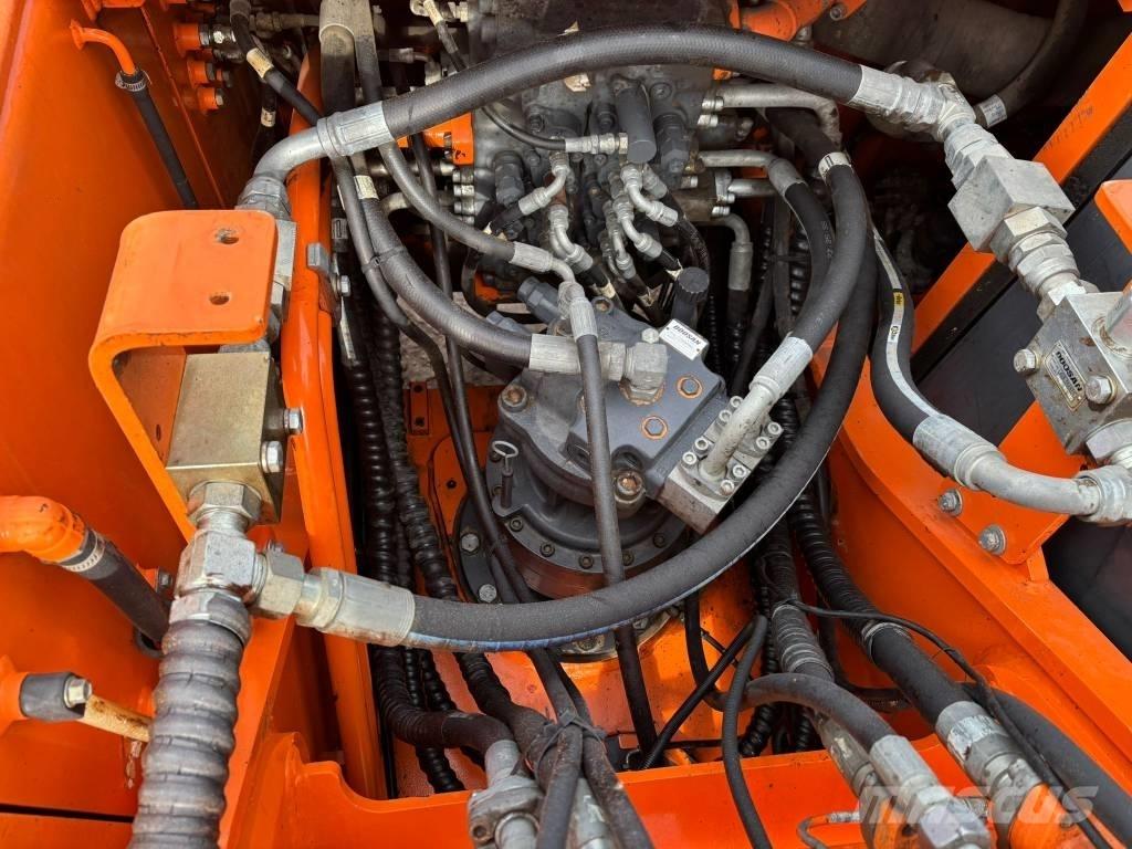 Doosan DX 225 LC Telakaivukoneet