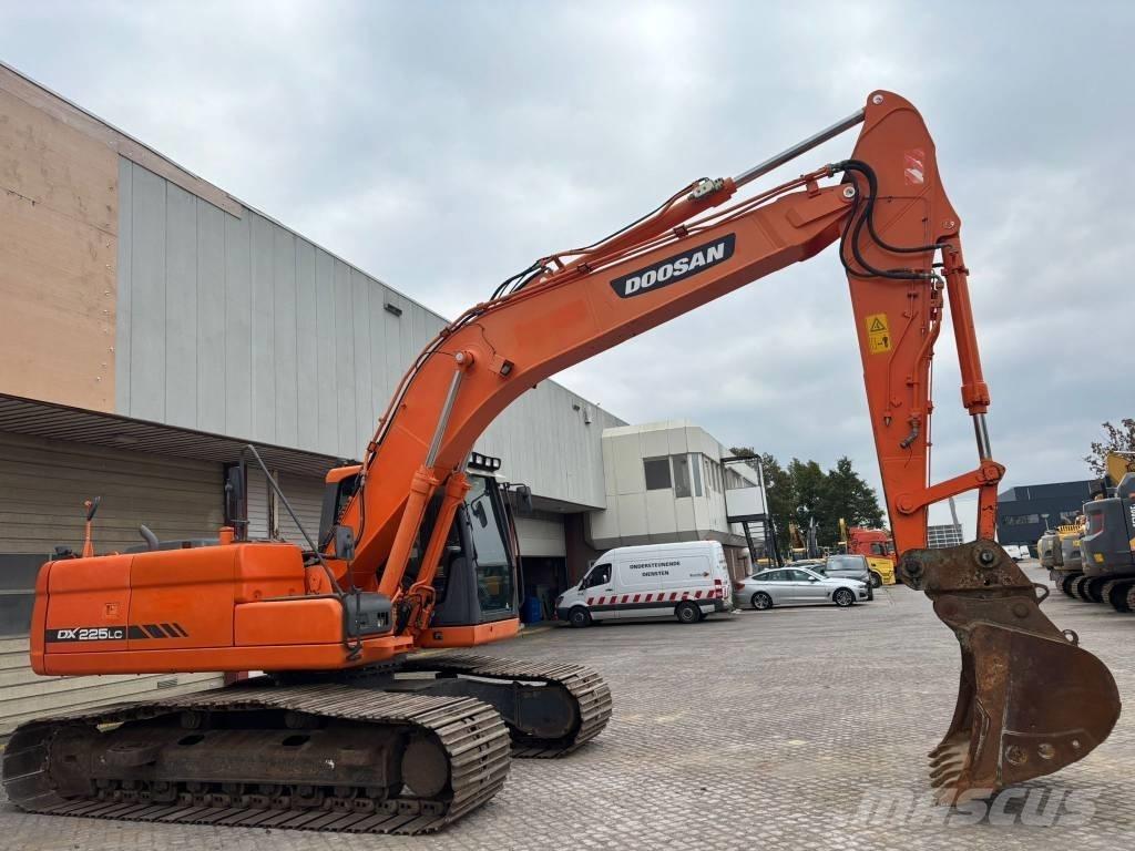 Doosan DX 225 LC Telakaivukoneet