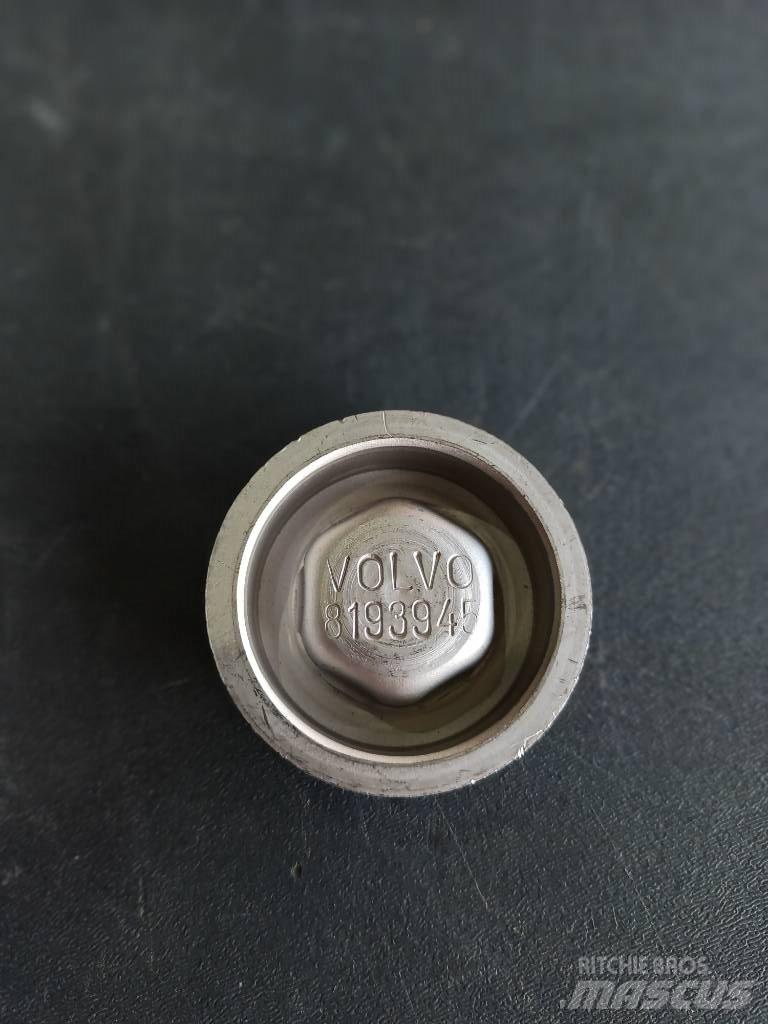 Volvo PLUG 8193945 Moottorit