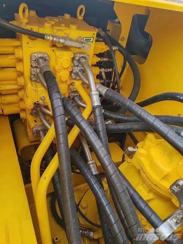 Komatsu 240LC-8 Telakaivukoneet