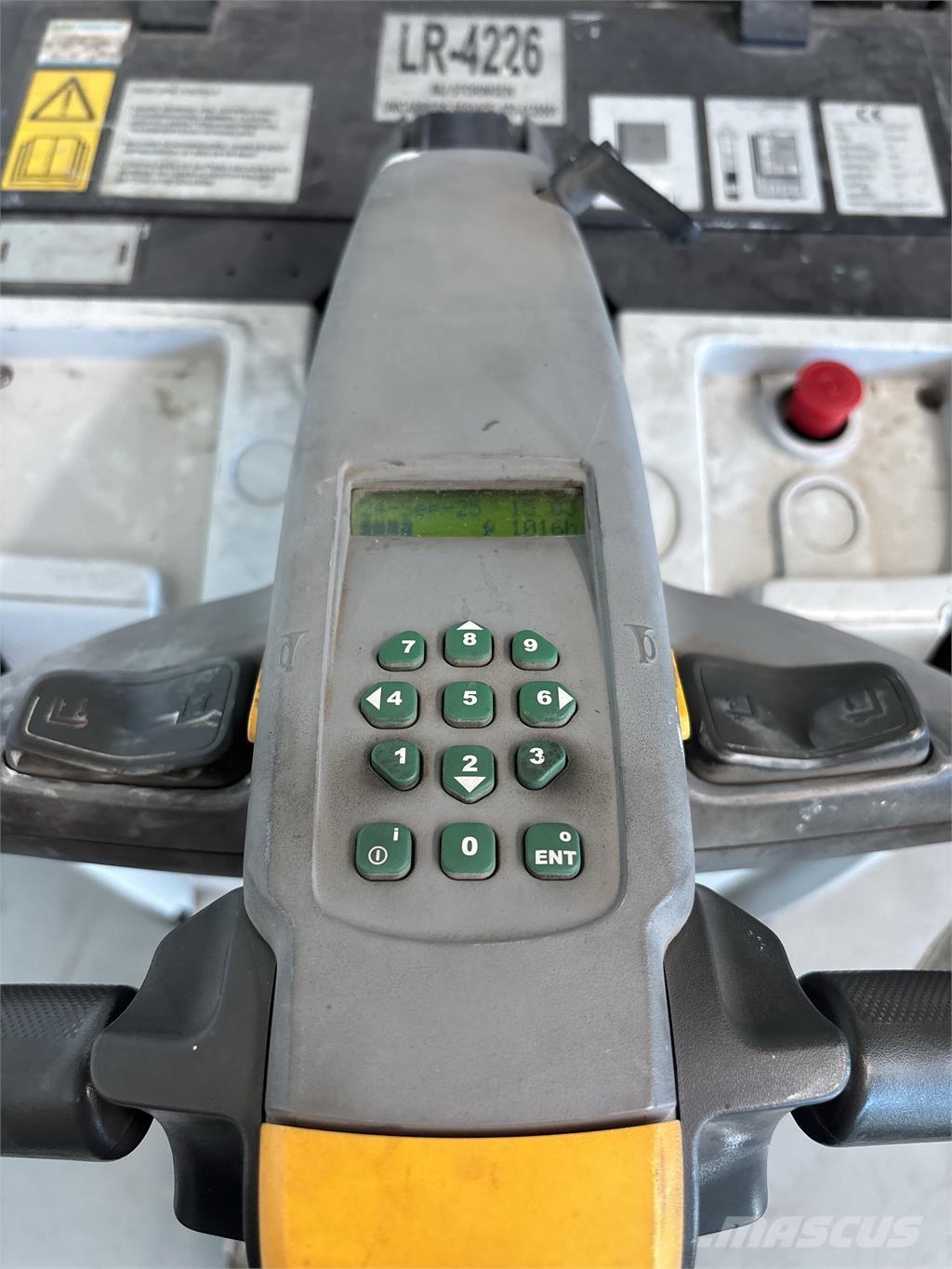 UniCarriers PDP200 Ajettavat pinoamisvaunut