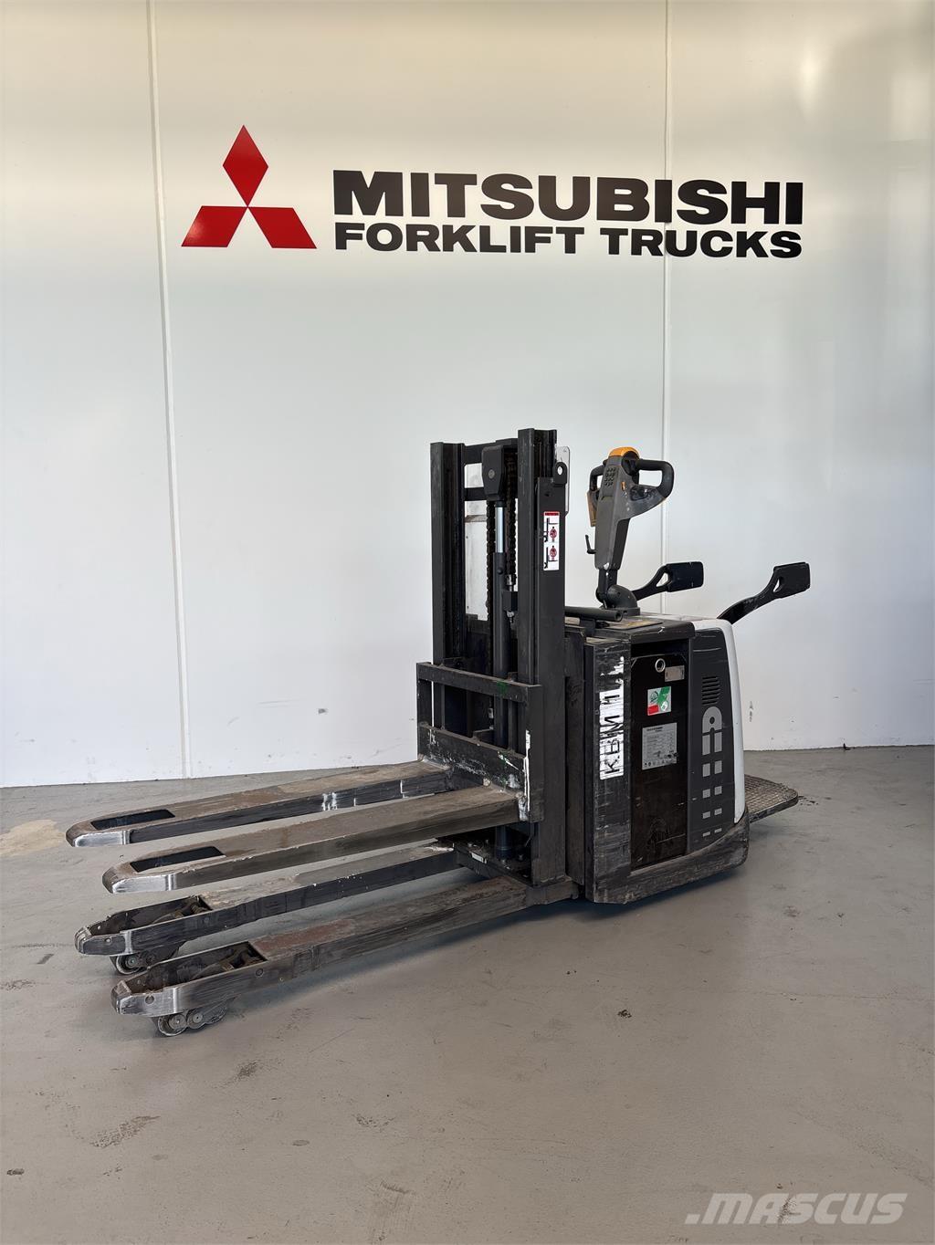 UniCarriers PDP200 Ajettavat pinoamisvaunut