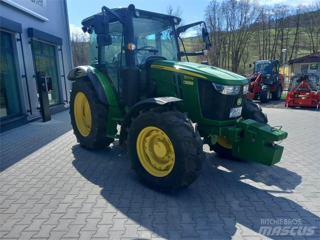 John Deere 5100M Traktorit