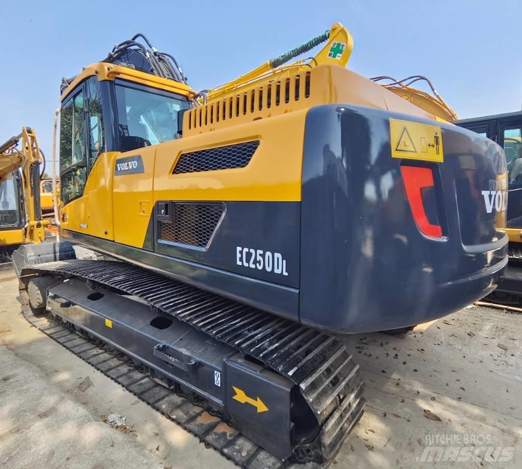 Volvo EC 250 D L Telakaivukoneet