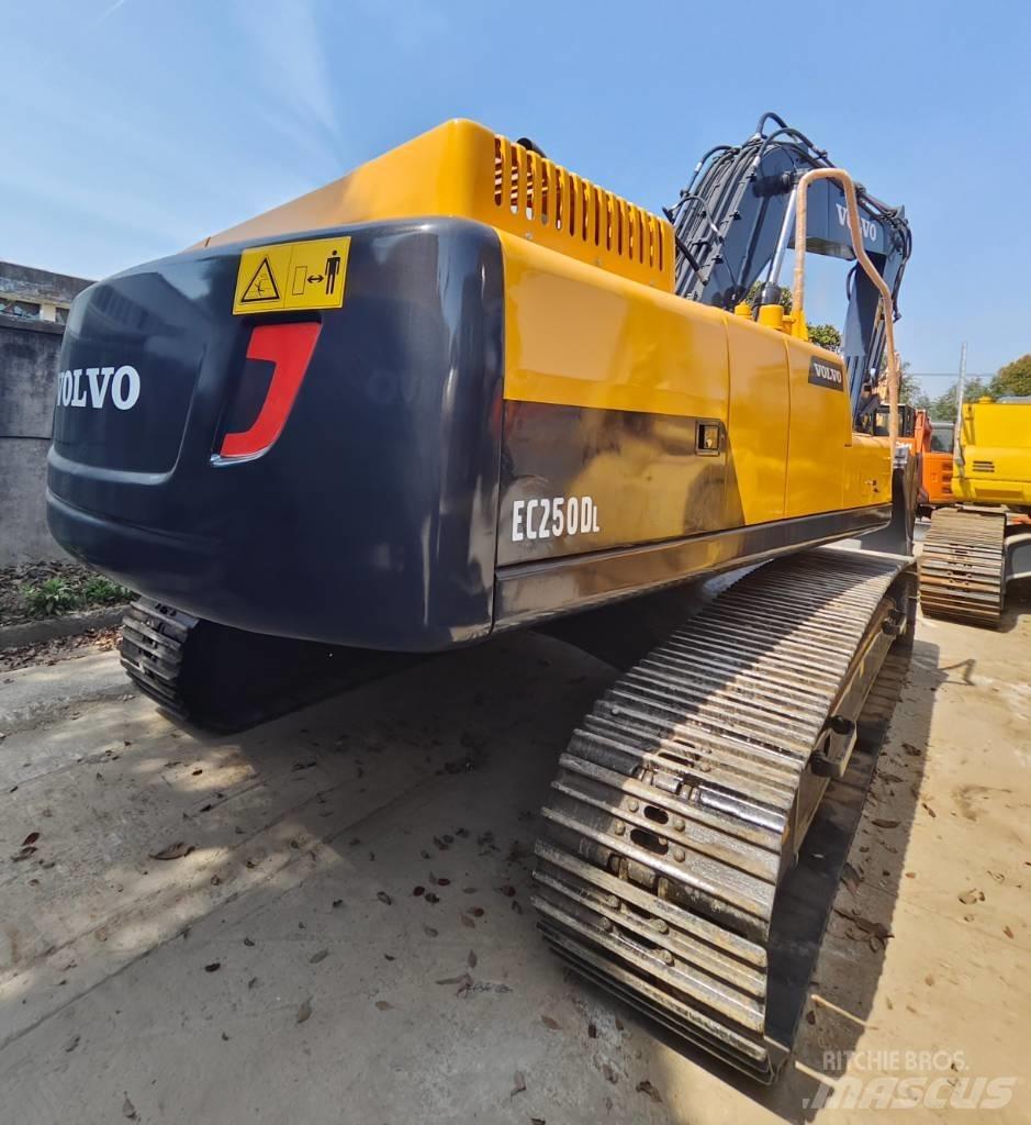 Volvo EC 250 D L Telakaivukoneet