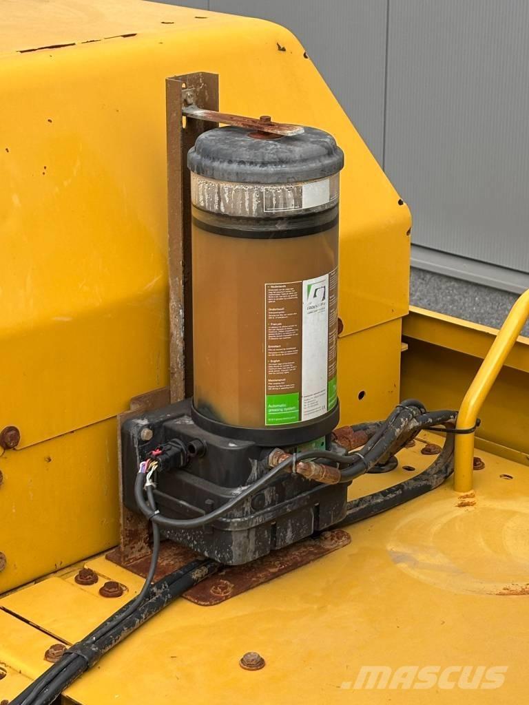 CAT 352 Telakaivukoneet