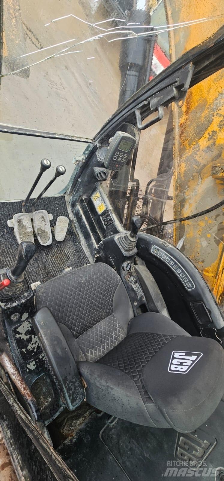 JCB JS 220 LC Telakaivukoneet