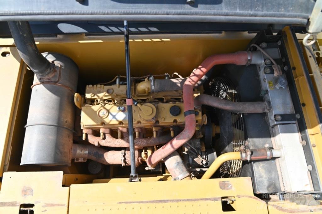 CAT 323D3 Pyöräkaivukoneet