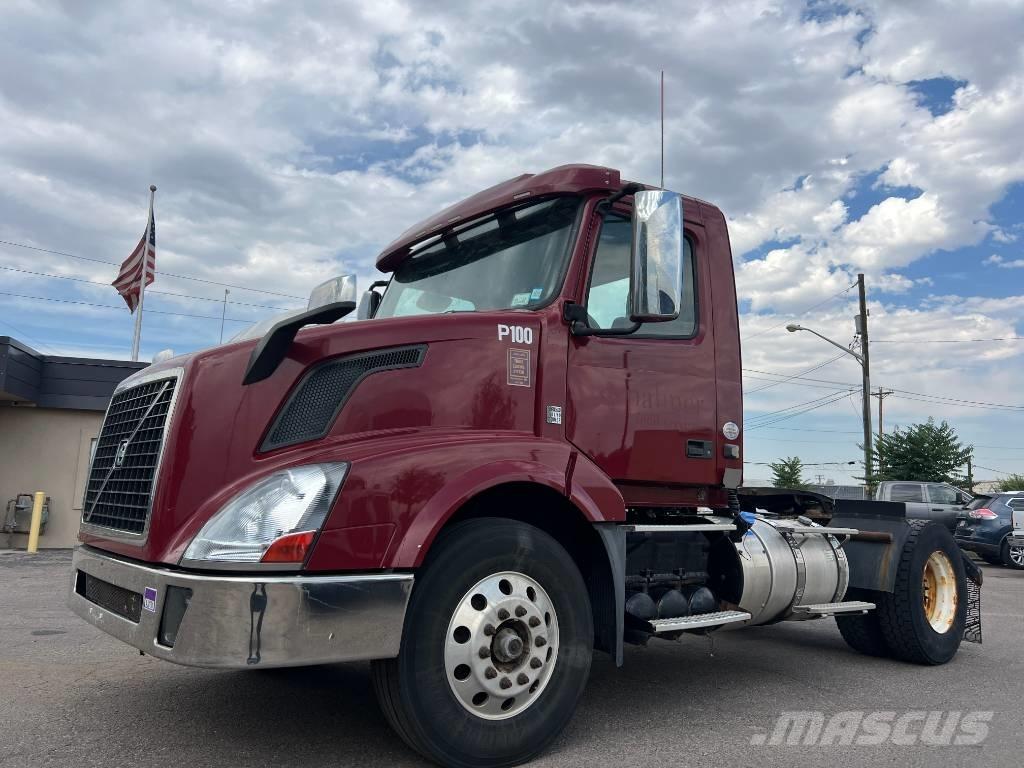 Volvo VNL 42 T300 Vetopöytäautot