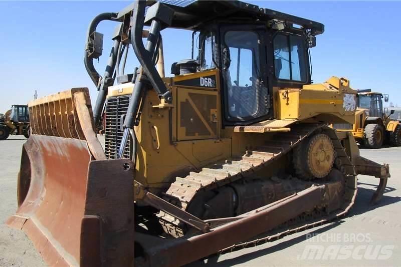 CAT D6R2 Telaketjupuskutraktorit