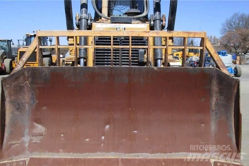 CAT D6R2 Telaketjupuskutraktorit
