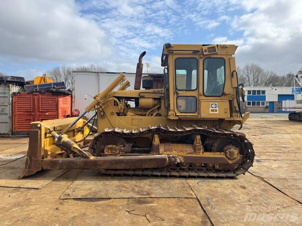 CAT D 6 D Telaketjupuskutraktorit