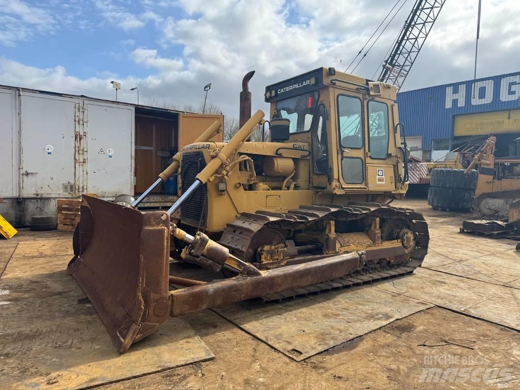 CAT D 6 D Telaketjupuskutraktorit
