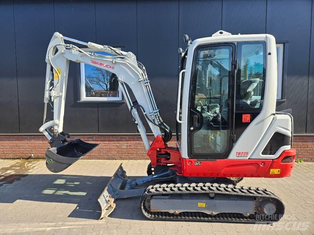 Takeuchi TB 225 Minikaivukoneet < 7t