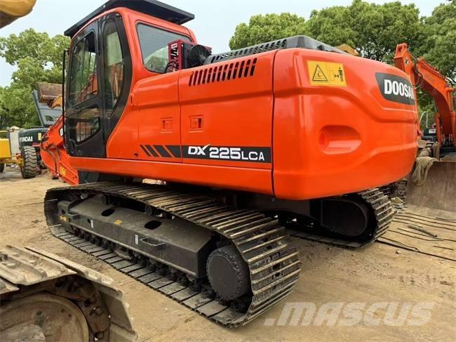 Doosan DX 225 LCA Telakaivukoneet