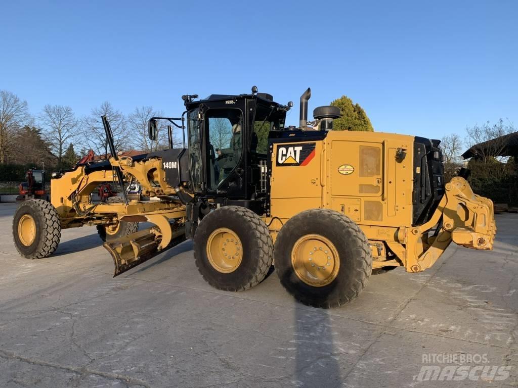 CAT 140 M 3 Tiehöylät