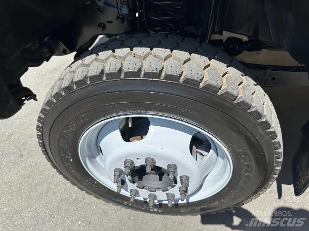 Ford F 550 SD Tienhoitoautot