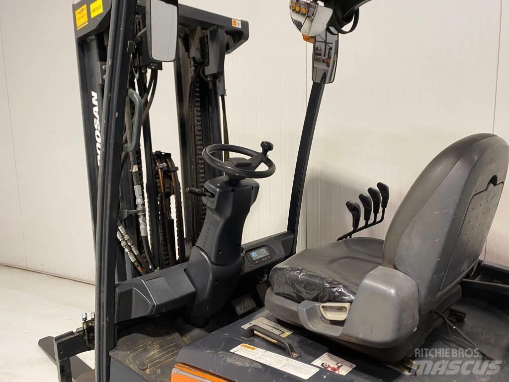 Doosan B35X-7 Sähkötrukit