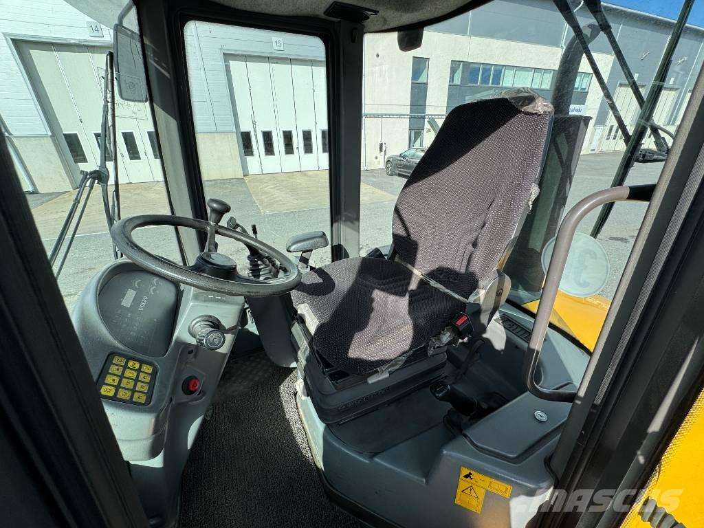 Volvo L 30 B Pyöräkuormaajat