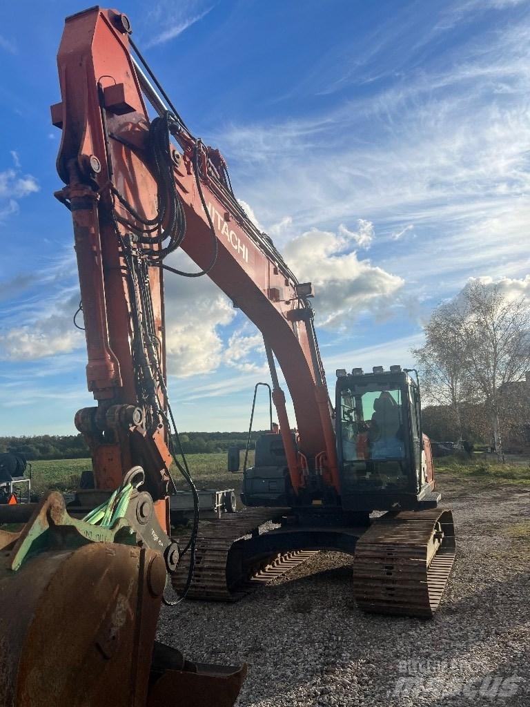 Hitachi ZX 210 Telakaivukoneet