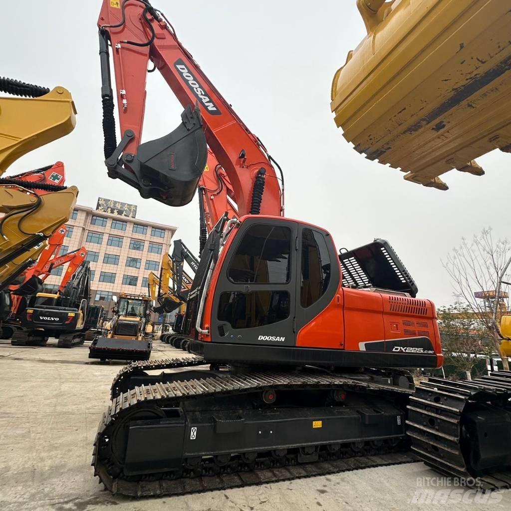 Doosan DX225LC-9C Telakaivukoneet