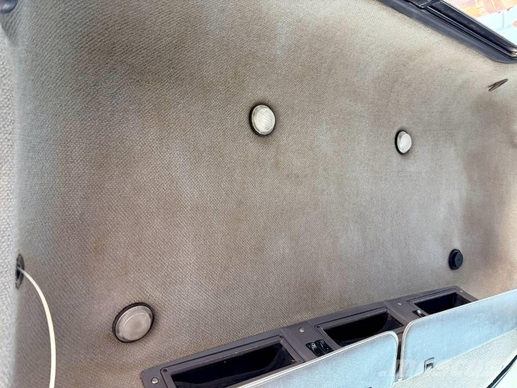 Mack CHU 613 Vetopöytäautot