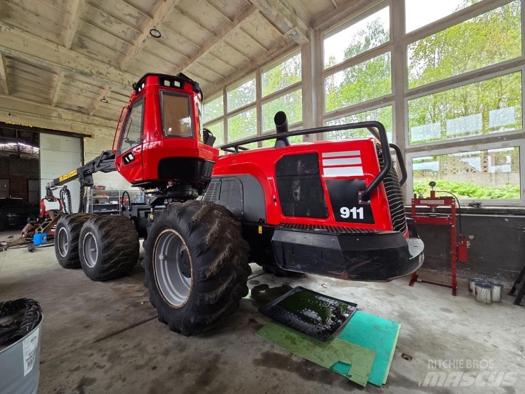Komatsu 911 Harvesterit