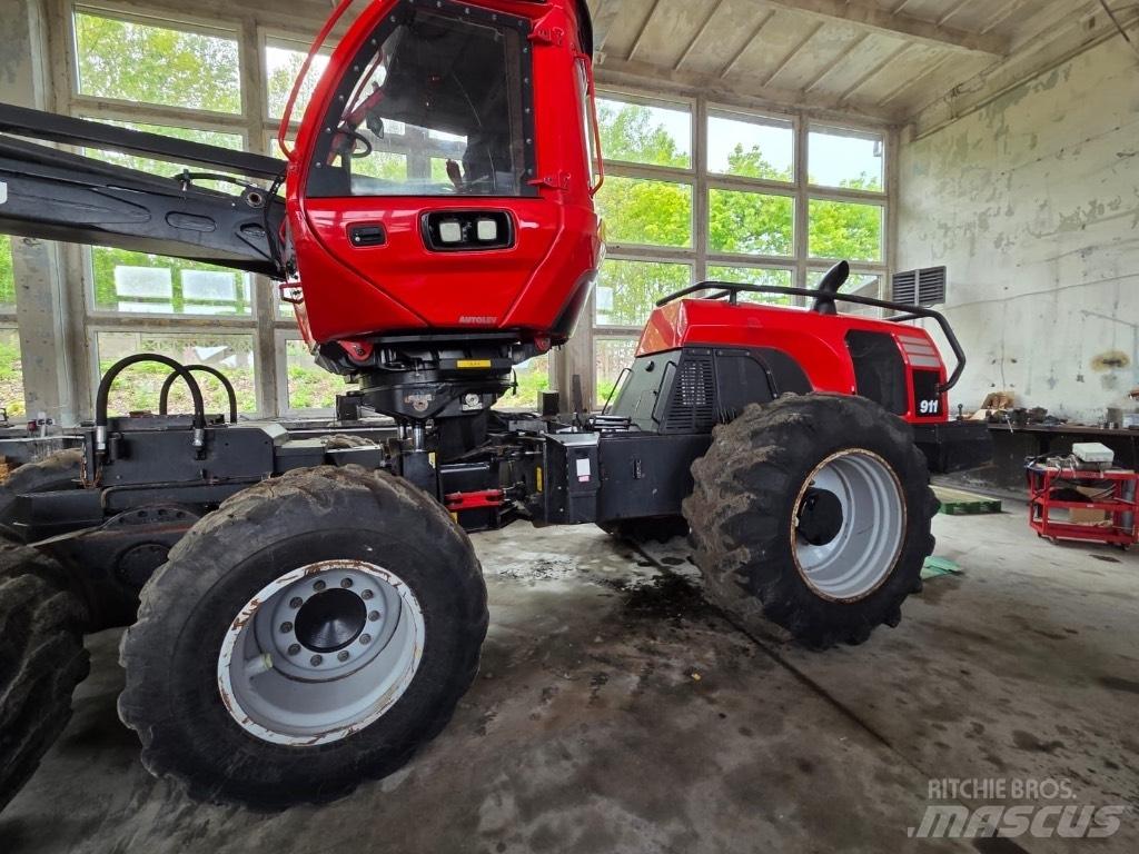 Komatsu 911 Harvesterit