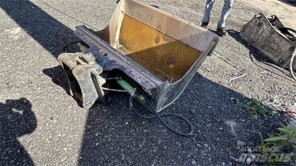 JCB 4CX PRO Kaivurikuormaajat