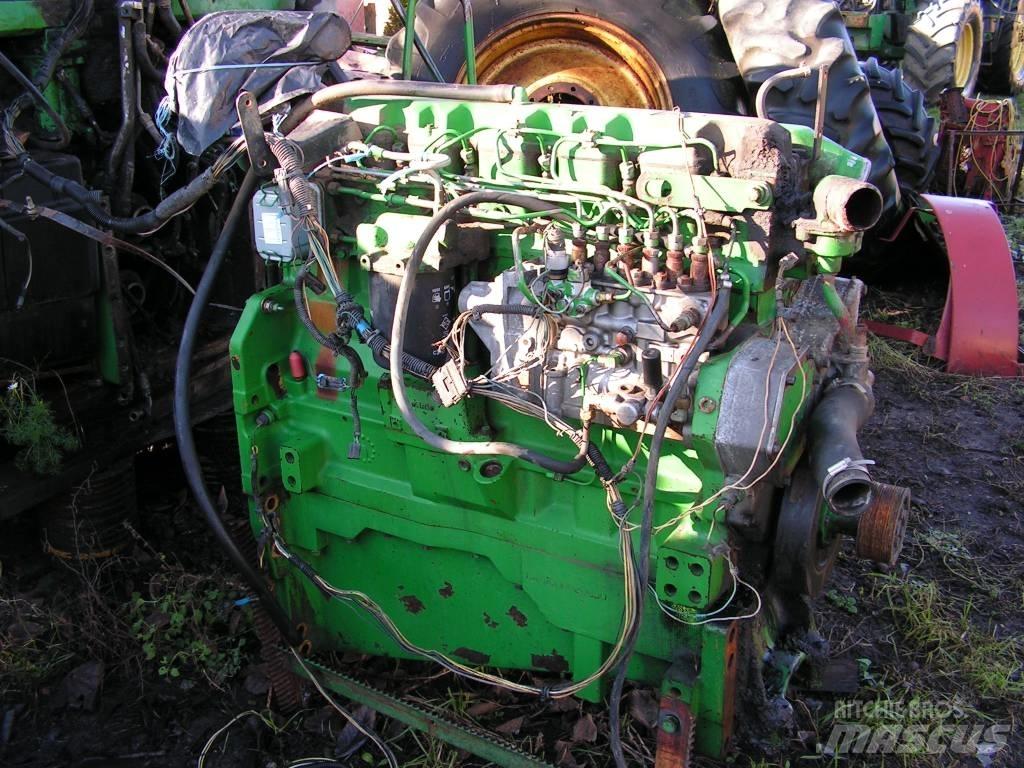 John Deere 8100 Moottorit