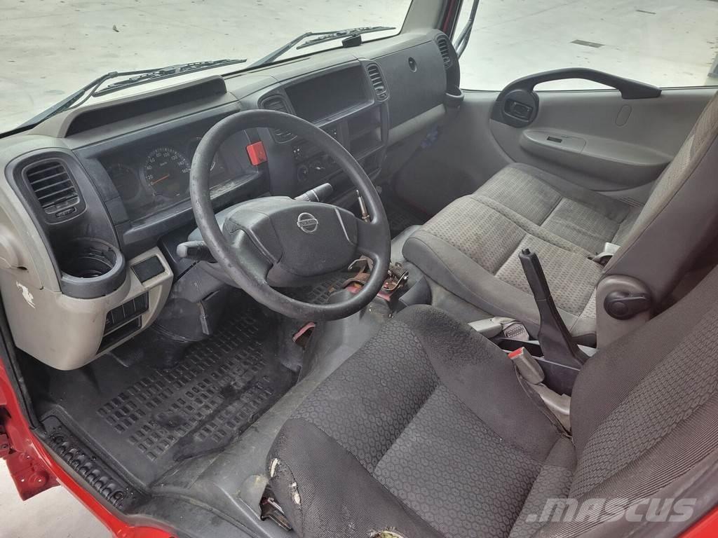 Nissan Cabstar Ohjaamot ja sisustat