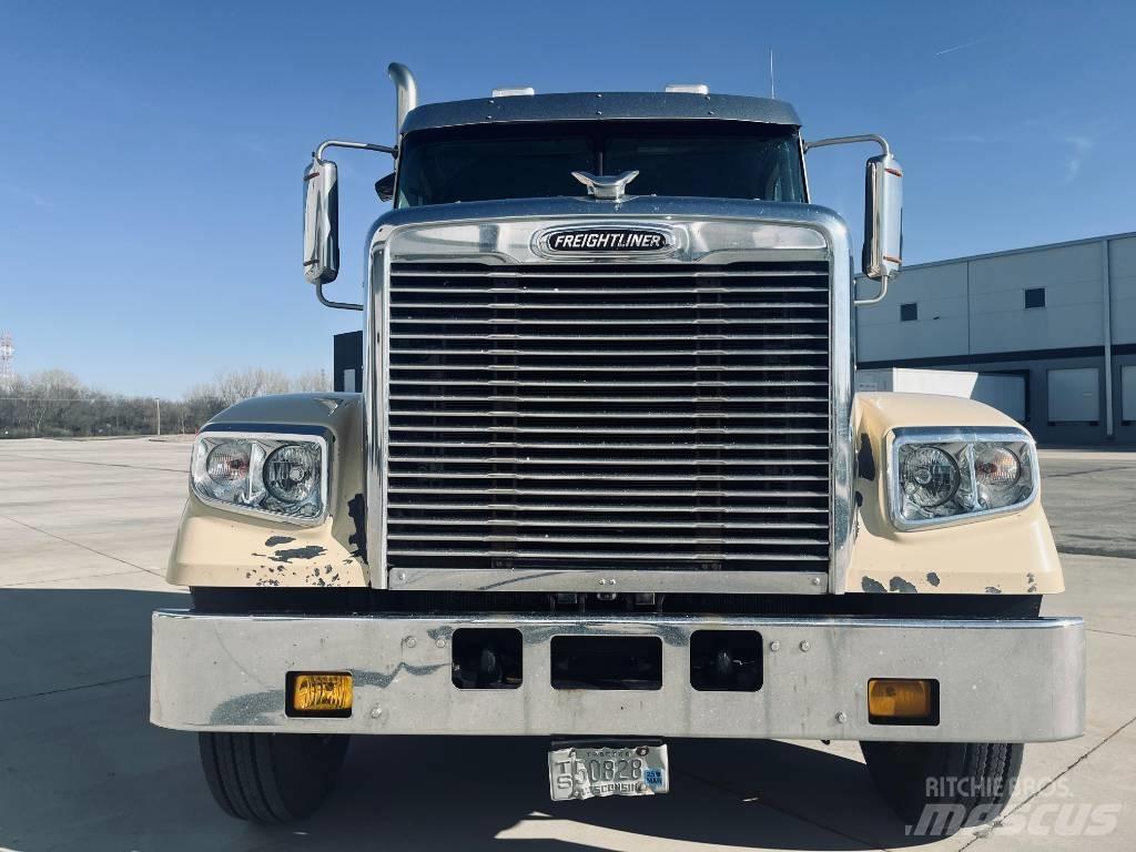 Freightliner 122 SD Vetopöytäautot